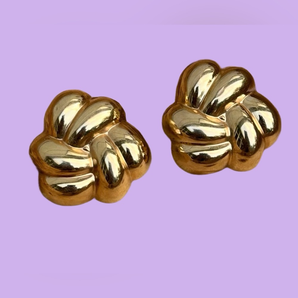 ✨ Vintage 14k Puffy Shell Earrings